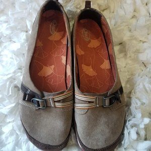 Chaco Suede Tan% Brown Flats.